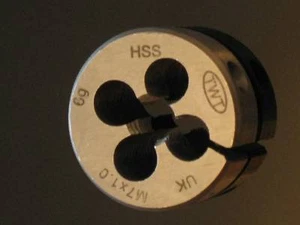 # M7 x1 HSS borde de tierra 1" OD calidad industrial MORIR NUEVO - Imagen 1 de 1