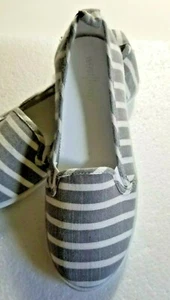 Zapatillas de espuma viscoelástica gris y blanco a rayas sin cordones cómodas para caminar talla 5-6 NUEVAS - Imagen 1 de 3