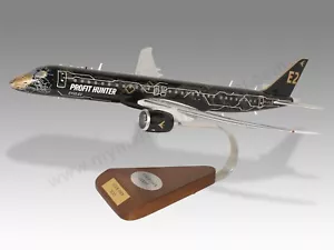 Avión de madera de escritorio Embraer ERJ 195-E2 Profit Hunter nuevo modelo a gran escala 1/100 - Imagen 1 de 12
