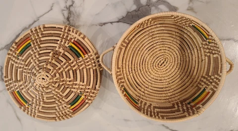 VTG Hand Woven Lidded Basket from Jamaica Measures 8" diameter Cover