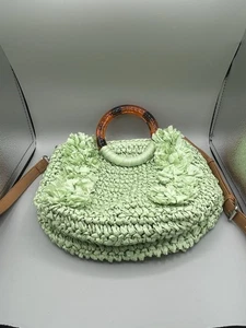 Borsa a mano verde con manici in plastica, realizzata con carta 100%. Floreale. - Foto 1 di 8