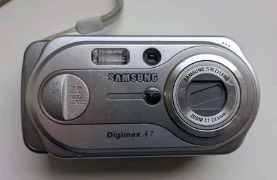 Samsung Digimax A7 7.0MP Digital Camera - Silver - Image 1 of 4