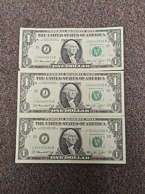 1974 $1 Dollar Bill Note Lot of 3 Sequential Consecutive Serial Numbers Banknote - Image 1 of 2