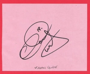 AUTÓGRAFO ORIGINAL KEVAN HURST MORECAMBE FC 2011 EX SHEFFIELD UNITED FC - Imagen 1 de 1