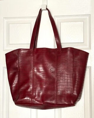 Bolso de Mano NEIMAN MARCUS Imitación Cuero Estampado de Cocodrilo Rojo Foto 1 de 4