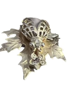 Vintage Gold Tone Bee & Flower On Oak Leaf Pin Brooch Amethyst & Rhinestones - Picture 1 of 10