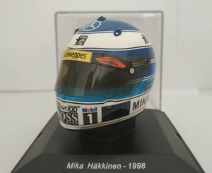 F1 Mika Hakkinen McLaren 1998 seltener Helm Maßstab 1:5 Formel 1 mit Magazin - Bild 1 von 2