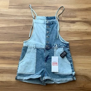 Celebrity Pink Women's Denim Shortalls Blue Large Juniors 11-13 NWT - Picture 1 of 13