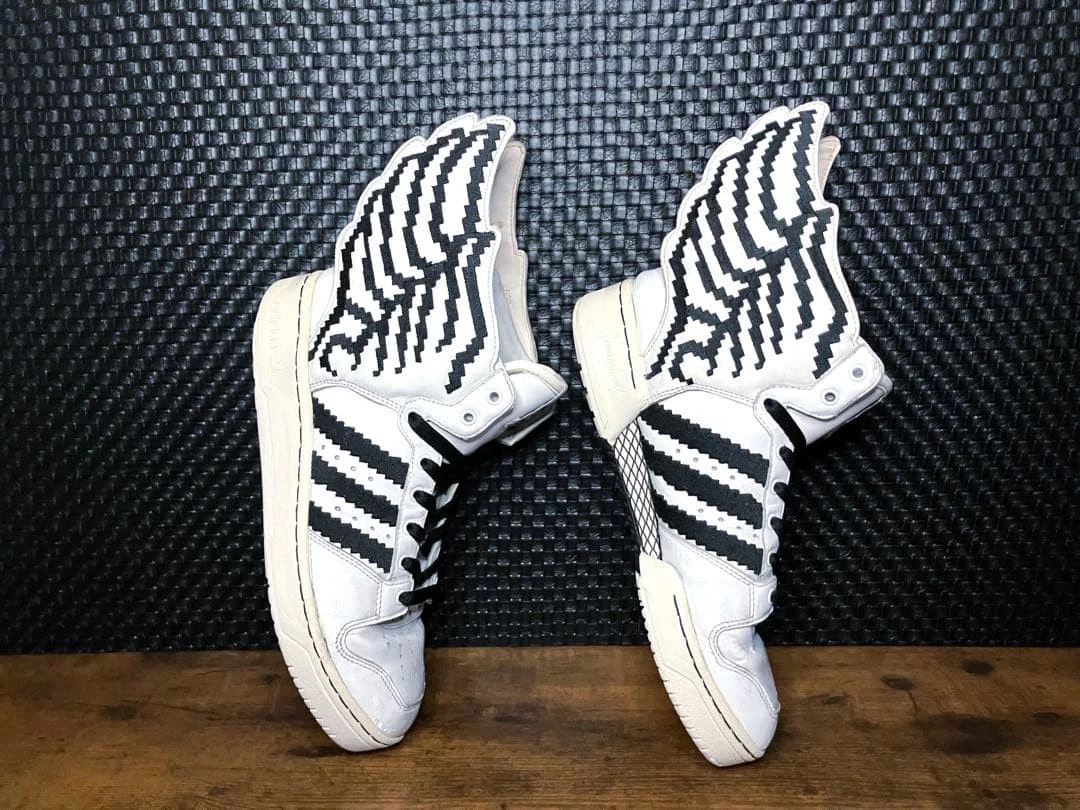 Preços baixos em adidas JS Wings 2.0 Pixel White | eBay