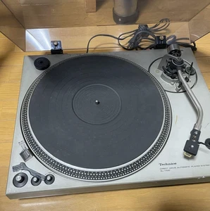 Technics SL-1700 DIRECT DRIVE AUTOMATIC PLAYER SYSTEM turntable Tested Japan - Picture 1 of 12