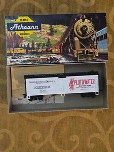 HO Athearn Trains in Miniature Blue Box 5210 Pluto Water Scribed Reefer - Picture 1 of 2