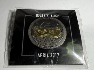 Loot Crate Loot Gaming Exclusive Suit Up Pin Sammlerstück - Bild 1 von 2