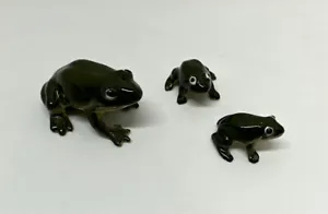 Vintage Miniature Mamma Frog And Babies Figurines - Picture 1 of 9