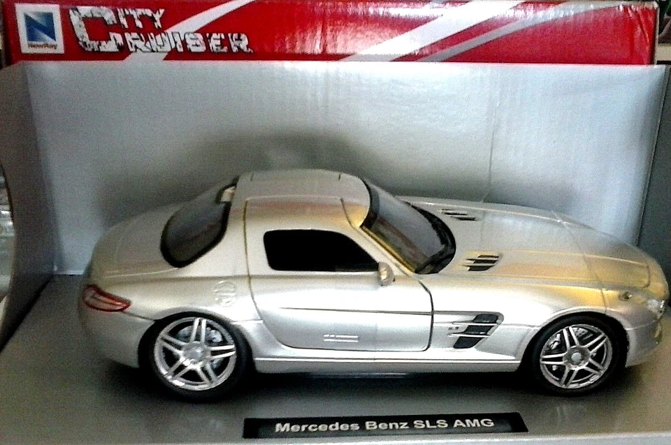 NEW RAY CITY CRUISER 1:24  DIE CAST AUTO MERCEDES BENZ SLS AMG SILVER  ART 71053 - Immagine 1 di 1