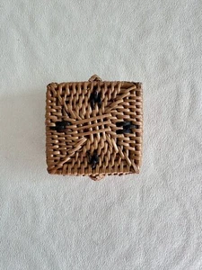 Premium Small Hand Woven Storage Box Hand Crafted Ring Box Jewellery Box - Picture 1 of 7