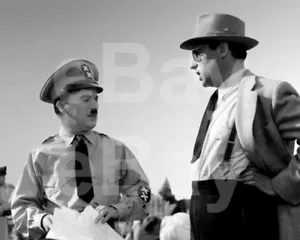 The Great Dictator (1940) Charlie Chaplin 10x8 Photo - Imagen 1 de 1