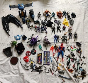 Lot Figurines Et Accessoires Marvel Toybiz Etc DC Batman Kenner Vrac Divers Voir - Imagen 1 de 19