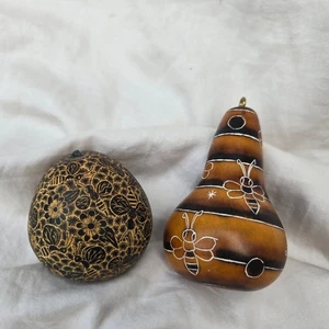 Set of 2 Hand Carved Peruvian Pictorial Gourds Bee Themed Artist Signed - Picture 1 of 11