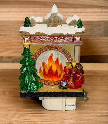 老式圣诞夜灯壁炉带玩具和装饰 — 第 1/4 张图片