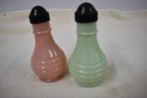 Vintage Mid Century Euclid Coffee Co Pink & Green S&P Shakers by Jeannette Glass - Picture 1 of 3