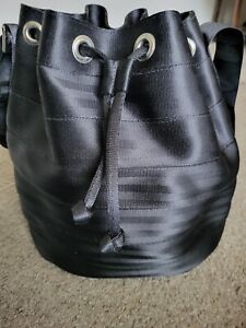 Harveys Seatbelt Bucket Bag Berkeley Purse Black Drawstring Adjustable Logo RARE