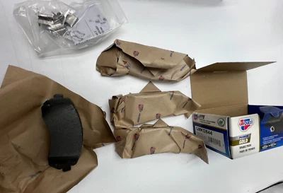 For 04-02 Chevrolet Venture Premium Gold Semi-Metallic Front Brake Pad GMKD844 - Image 1 of 4