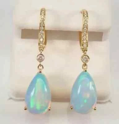 Pendientes colgantes de ópalo de fuego simulado corte pera de 2,20 quilates enchapados en oro amarillo de 14 k Foto 1 de 4