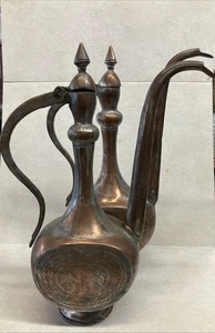 Coppia di antiche gocce d'acqua Qajar islamiche mediorientali rame, ottone brocca - Foto 1 di 14