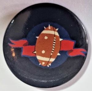 Warhammer Fantasy Battle Forge World Ball mit Bändern Blood Bowl Pin Anstecker Neu - Bild 1 von 1