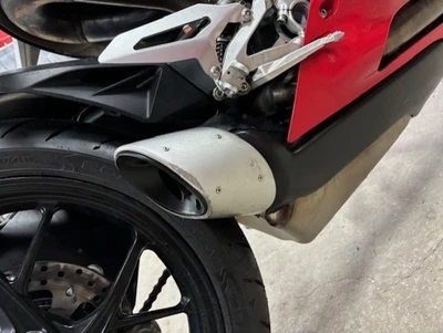 DUCATI PANIGALE V2 STOCK FULL STOCK EXHAUST + HEADERS  ZDM-A177 2269 miles - Image 1 of 4