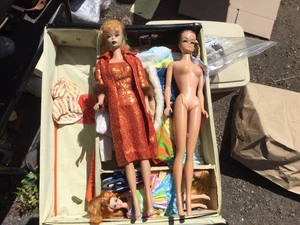 Estate Fresh Old Barbie Dolls And Clothing No Reserve - Picture 1 of 10