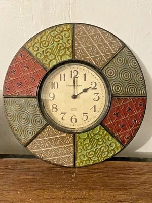 Reloj de pared de plástico estándar colorido vibrante de 16" Sterling & Noble Foto 1 de 4
