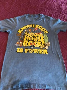 Camisa School House Rock talla Pequeña S RARA Knowledge is Power I'm just a bill - Imagen 1 de 3