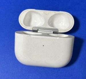 Apple AirPods 3rd Gen Charging Case Genuine Replacement Only A2897 A2566 - Picture 1 of 6