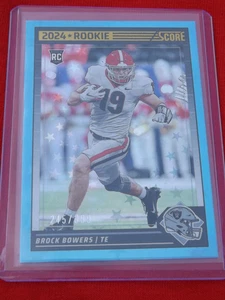 2024 Score Brock Bowers #310 NUMERADO 245/399 ESTRELLAS REFRACTOR AZUL NOVATO - Imagen 1 de 2