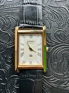 WHITE DIAL-Vintage Seiko Slim Quartz Men’s Wrist Watch - Picture 1 of 4