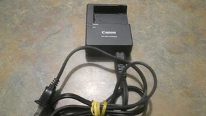 Cargador genuino OEM Canon LC-E8E para Kiss X4 X5 T2i T5i T2i 600D 650D 550 LP-E8 - Imagen 1 de 5