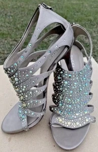 Tacones Gucci Talla 8.5 Soraya Satinado, Hermosos Cristales Iridiscentes, Gris 258444 - Imagen 1 de 7