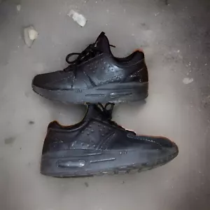 Nike Youth Air Max Zero Athletic Triple Black Sneaker 881226-006 Size US 1Y - Picture 1 of 6