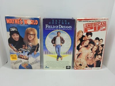 Vintage VHS Movies Lot: Wayne's World, Field Of Dreams(Costner) & American Pie.  Foto 1 de 2