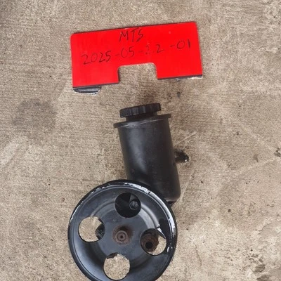 Conjunto de bomba de paletas de dirección asistida OEM Lexus IS300 2001-2005 depósito Foto 1 de 4