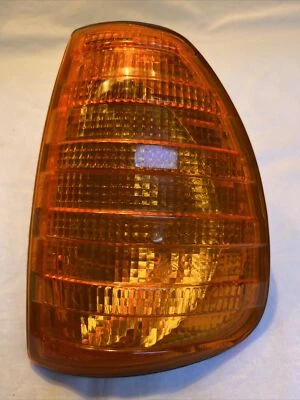 Lente señal de giro izquierda Mercedes Benz W123 300D Bosch OEM 1 305 243 916 Foto 1 de 4