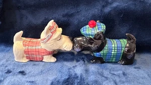 Magnetic Kissing Scottish Terrier Dogs Salt and Pepper Shakers Westland Scottie - Picture 1 of 9