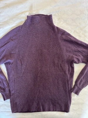 Suéter Tahari Pure Luxe 100 % cachemir para mujer M ciruela púrpura cuello falso Foto 1 de 4
