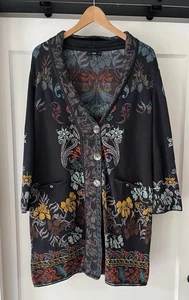 IVKO Strickjacke / Jacke mit Blumenmuster Lagenlook - Damen S / 36 - Bild 1 von 10