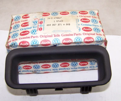  893867371A NOS Oryginał obudowa uchwytu drzwi góra w tapicerce Audi 80 Foto 1 de 4