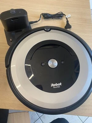 iRobot Roomba e5154 Robot Aspirapolvere - Nero/Argento (e515440) - Immagine 1 di 4