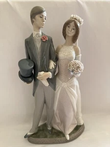 LLADRO #1404 MATRIMONIO SPOSA MATRIMONIO MATRIMONIO GIORNO MATRIMONIO STATUINA PORCELLANA 12 1/4"-LEGGI - Foto 1 di 14