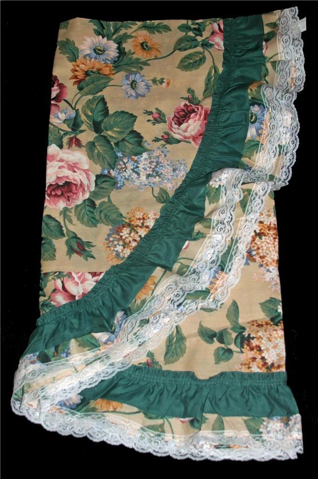 De Colección Precioso Mantel Colorido Shabby Floral Encaje Borde 68 x 70 Tostado EE. UU. SIN USAR Foto 1 de 1