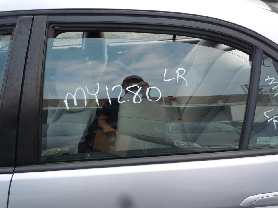 Стекло на заднее стекло для Honda Civic седан 2001-2005 годов выпуска от оригинального производителя - Изображение 1 из 1